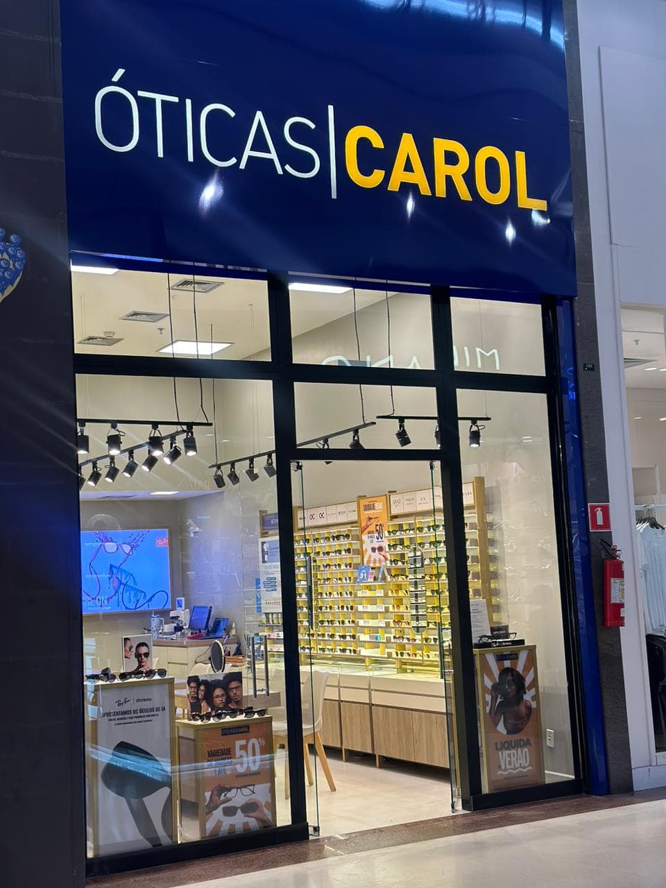 Imagem de interna da loja oticas carol