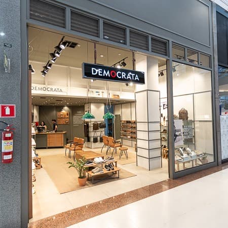 Imagem de interna da loja democrata