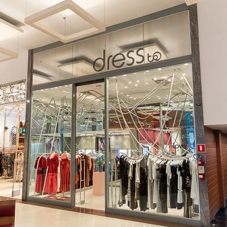 Imagem de interna da loja dress to