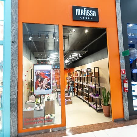 Imagem de interna da loja clube melissa